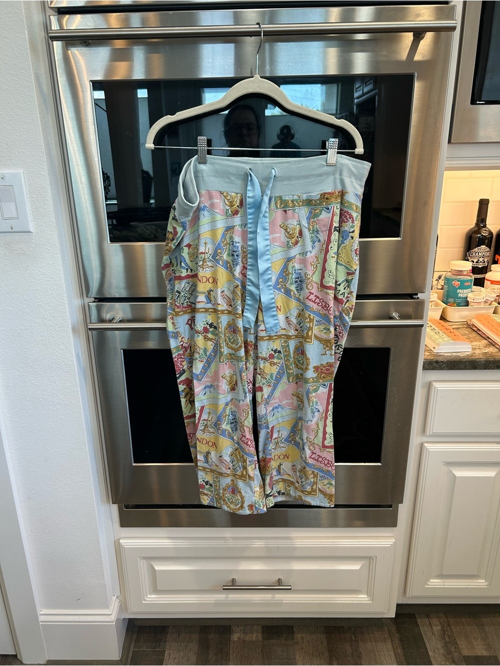 Nick & Nora capri pj Pants travel theme size L have wear